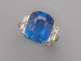 une bague en saphir et diamant