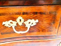 Commode d'époque Louis XV en bois de placage sur chêne, dess… (photo 4)