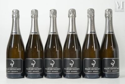six bouteilles de champagne sont alignées