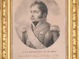 une vieille photo d'un homme en uniforme militaire dans un cadre doré