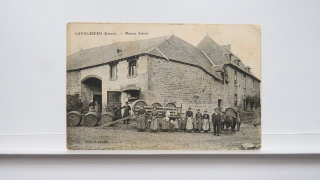 La Villedieu : Maison Salviat. Petits défauts.