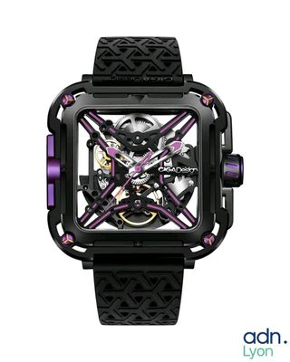 La montre noire et violette est conçue pour ressembler à une montre squelette.