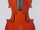 un vieux violon sur fond blanc