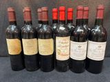 six bouteilles de vin rouge alignées sur une table