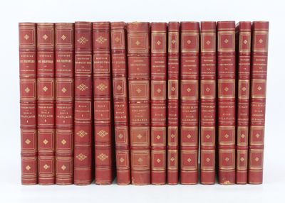 une pile de livres rouges empilés les uns sur les autres