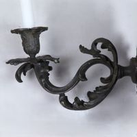 Paire d'appliques en bronze patiné, à un bras de lumière cha… (photo 3)