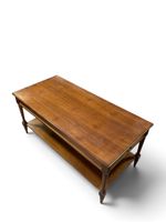 Table basse en bois naturel, les pieds fuselés réunis par un… (photo 2)