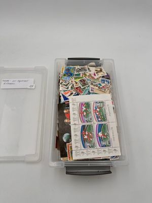 MONDE: Lot important de timbres.
