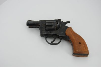 Revolver à blanc Olympic 6, calibre 6 mm à blanc, 8 coups.