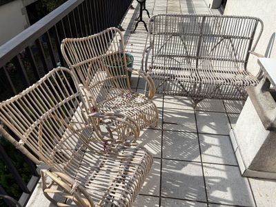 Salon en rotin comprenant un canapé 2 places et 2 fauteuils. - Photo 1