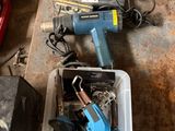 de nombreux outils qui dorment dans une boîte
