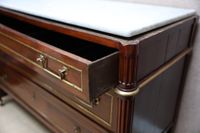 Commode de forme rectangulaire en acajou et placage d'acajou… (photo 4)