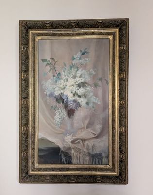 une image d'un tableau représentant un vase de fleurs sur une table