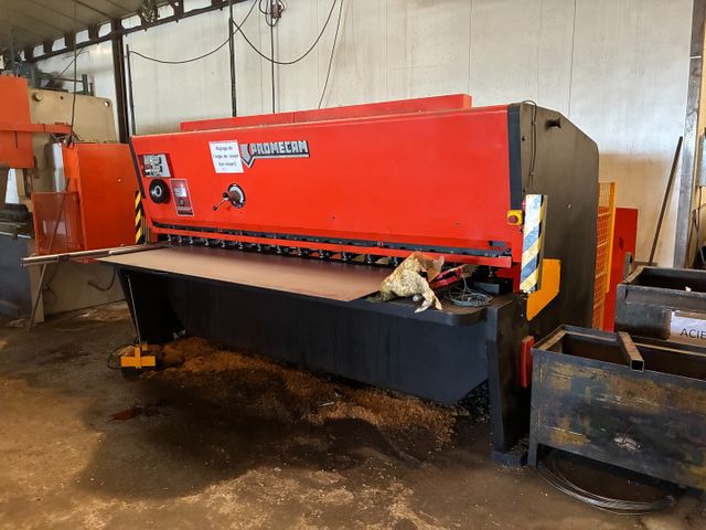 Cisaille PROMECAM, capacité 300 de largeur et 10mm, année inconnu...