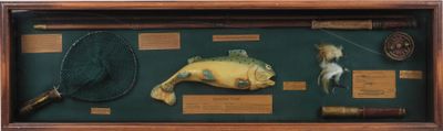 une photo d'une photo représentant un poisson et un filet de pêche