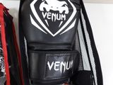 a bag with a pair of boxing gloves and a bag with a pair of boxing gloves