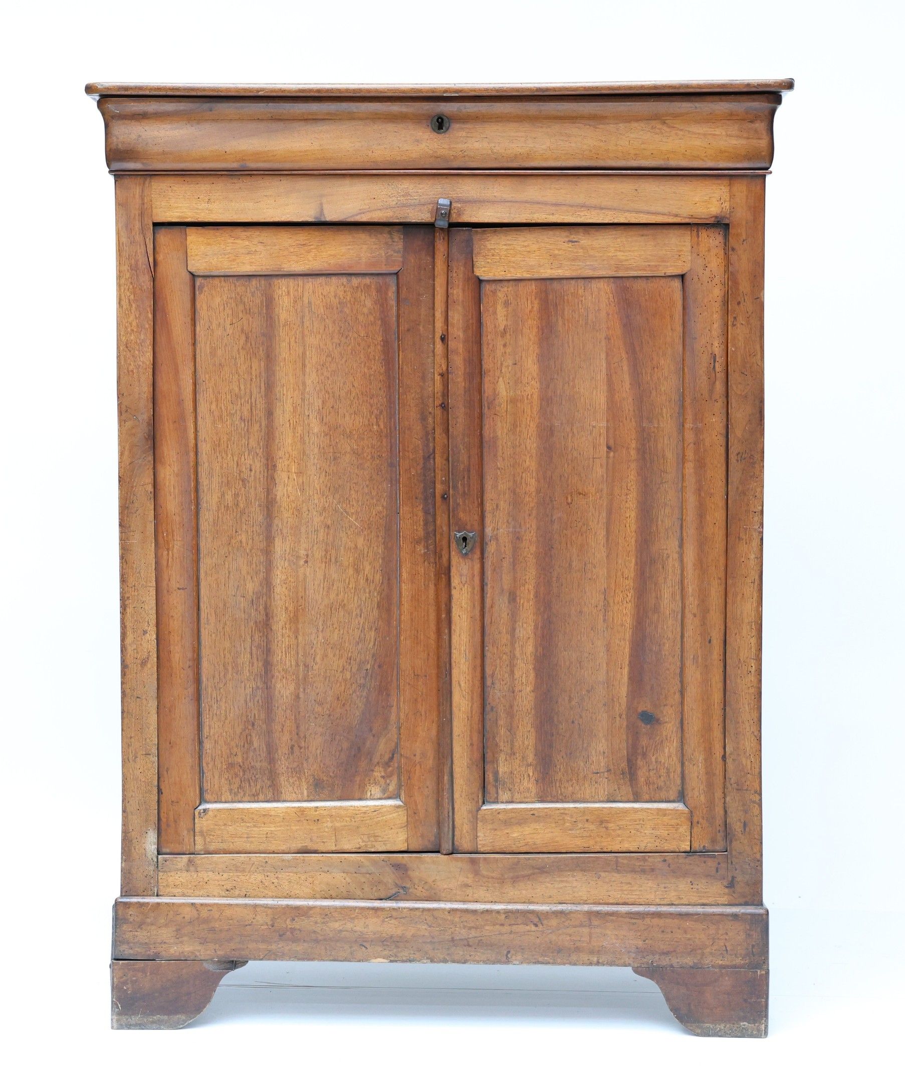 Meuble à hauteur d'appui en bois naturel ouvrant à deux vant…