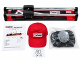 une photo d'un chapeau rouge et d'une machine rouge