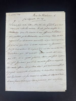 lettre manuscrite écrite à l'encre noire sur une feuille de papier