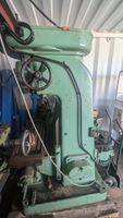 Dans le container bleu : 1 fraiseuse, 1 affuteuse, 1 rectifi… (photo 4)