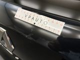 a sticker on the front of a car that says vrauto