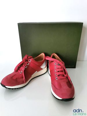Longchamp Sneakers en cuir suédé et satin de couleur magenta…