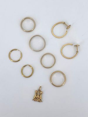 Débris d'or 750 °/°°° (18K) comprenant 3 alliances, 2 paires… - Photo 1