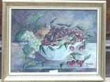 un tableau représentant un bol de cerises et de raisins posé sur une table