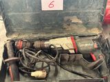 une boîte à outils qui contient tout un tas d'outils