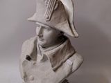 statue of a man wearing a hat with a feather on top of it