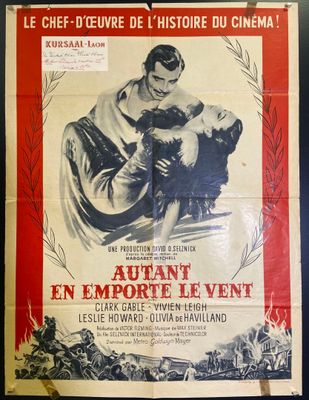 une vieille affiche de cinéma représentant un homme en train d'enlacer une femme