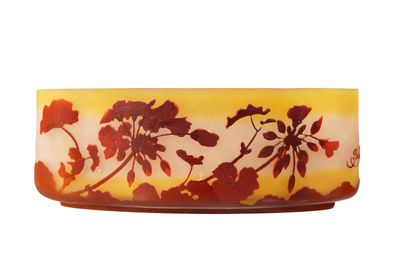 barrette à cheveux ornée de fleurs jaunes et rouges sur fond blanc