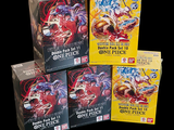 trois boîtes de jeux de cartes sont empilées les unes sur les autres