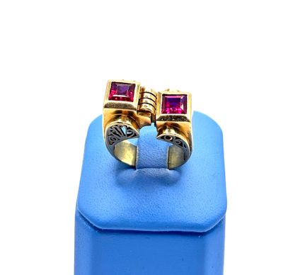 Bague tank monture ajouré agrémentée de deux rubis (synthéti…