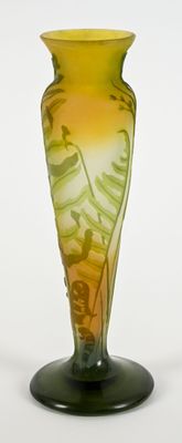 GALLE - Vase de forme balustre sur piédouche en verre multic…