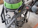 a machine that is sitting on the floor in the garage