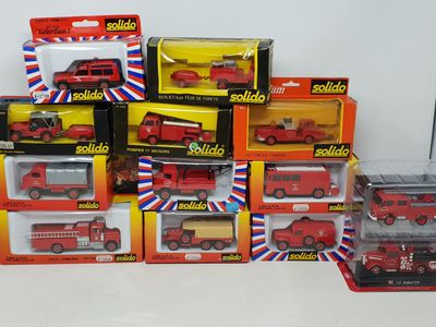 13 véhicules de pompiers dont 11 SOLIDO Tonergam anciens (bo…