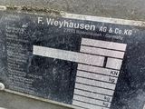 une enseigne sur le côté d'un immeuble sur laquelle on peut lire « Weyhausen »
