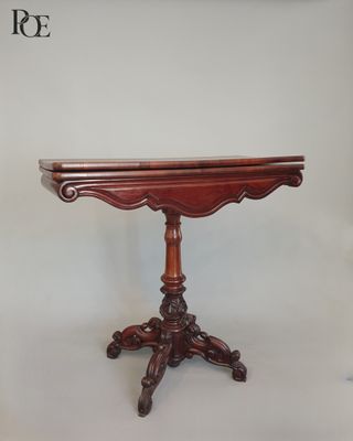 Table à jeu en bois de placage, le plateau rectangulaire piv…