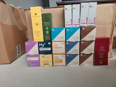 Ensemble d'env. 23 produits cosmétiques DR BOTANICALS, compr…