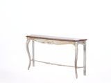 une image représentant une table blanche avec un plateau en bois sur fond blanc