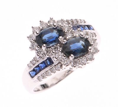 BAGUE toi-et-moi en or gris 750 °/°° ornée de deux saphirs d…