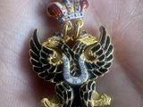 a small gold and black bird with a crown on it ' s head