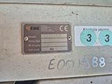 une image représentant une machine sur laquelle figurent de nombreuses étiquettes