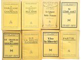 six livres de littérature française sont empilés les uns sur les autres