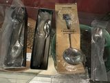three spoons and two spoons in the box