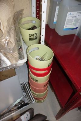 SUR DESIGNATION : Un lot de seaux à bouteille - Photo 1