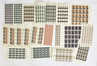une série de timbres est empilée les uns sur les autres