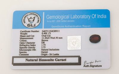 Un grenat. Pd: 6,4ct. Avec son certificat joint