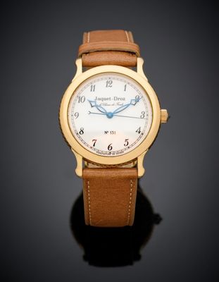 gros plan d'une montre sur une surface noire